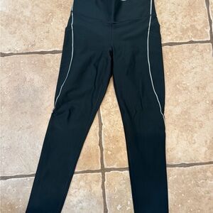Athleta Dark Green Leggings with White Accents women’s Xanax